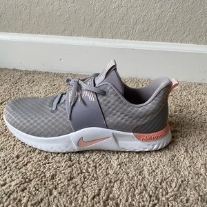 BRAND NEW: Women’s Nike Sneakers (Size 9.5)